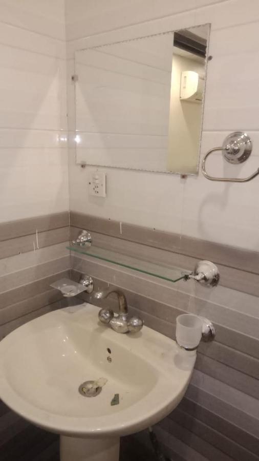 קראצ'י Elet Business Hotel מראה חיצוני תמונה