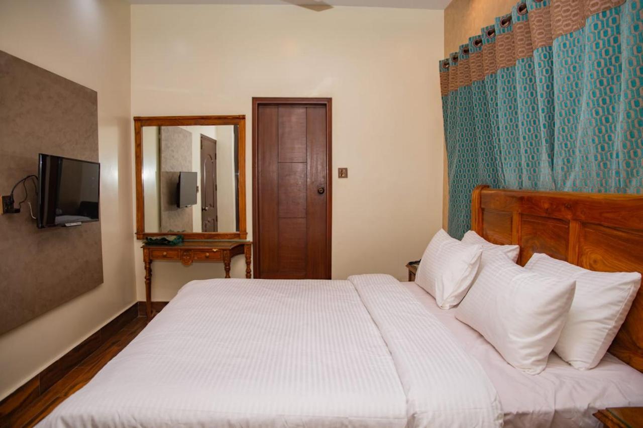 קראצ'י Elet Business Hotel מראה חיצוני תמונה