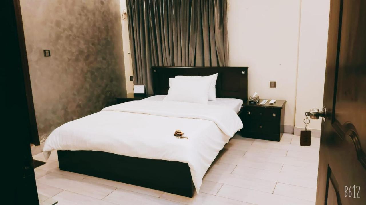 קראצ'י Elet Business Hotel מראה חיצוני תמונה