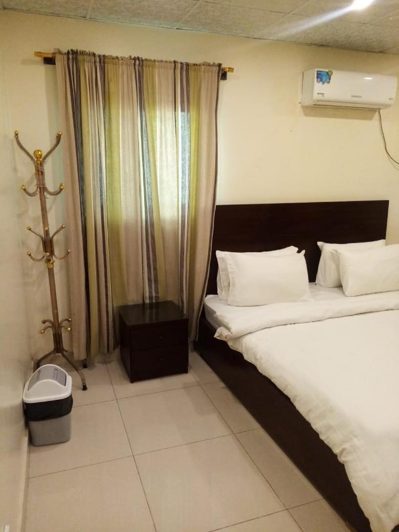 קראצ'י Elet Business Hotel מראה חיצוני תמונה