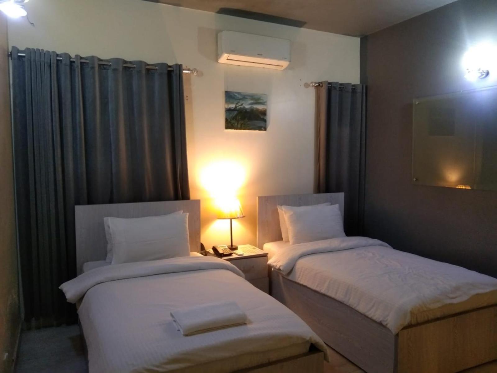 קראצ'י Elet Business Hotel מראה חיצוני תמונה
